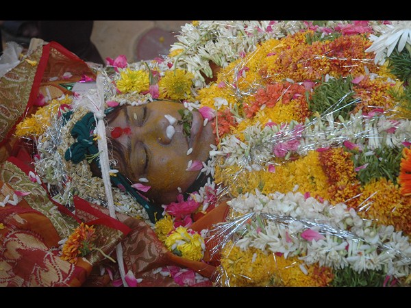 తొమ్మిది వేల ప్రదర్శనలు