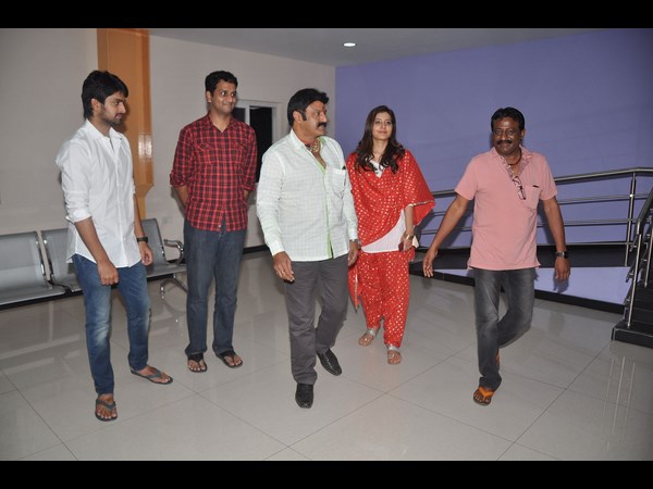 తెర వెనుక...