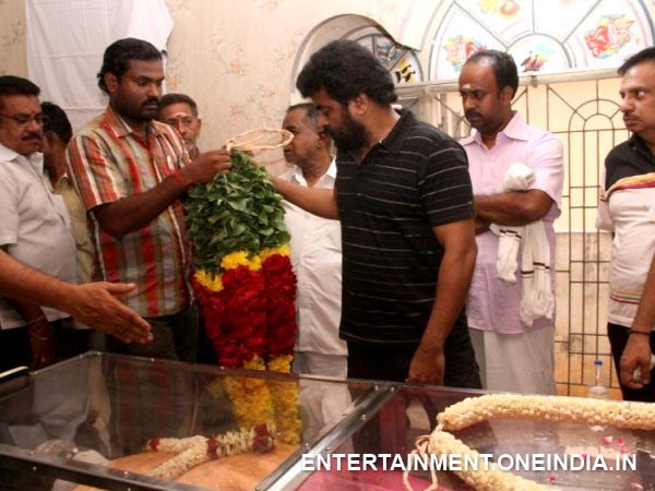 దర్శకుడు