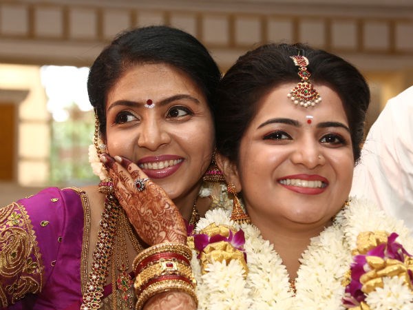 కళ్లలో సంతోషం..