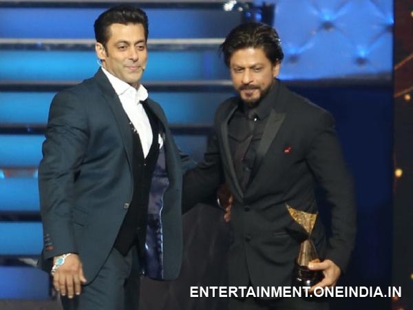 2013లో అవార్డుల కార్యక్రమంలో...