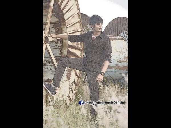 ఆకాష్ పూరి స్టైల్...