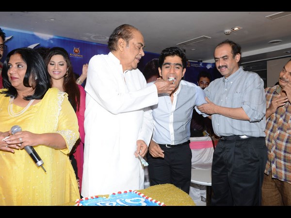 అభిరామ్‌కి కేక్..