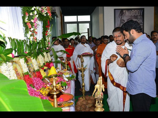 ఎవరెవరు