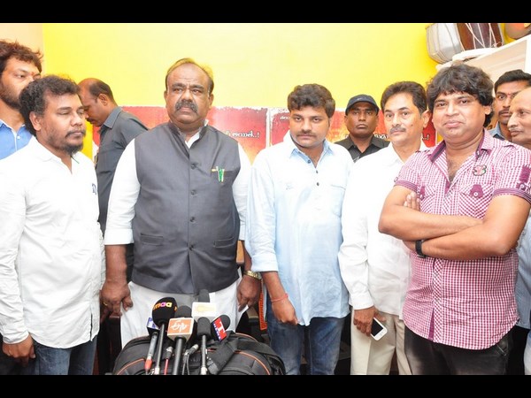 గులాబీ దళపతి పాటలు..