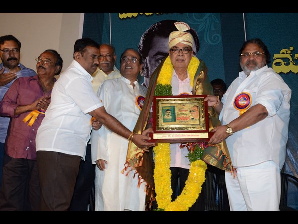 హీరోలో చేతుల్లోకి పరిశ్రమ