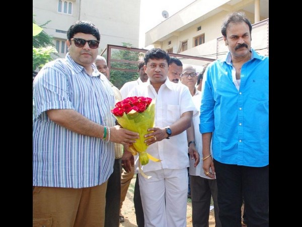 అభిమానుల ఆధ్వర్యంలో