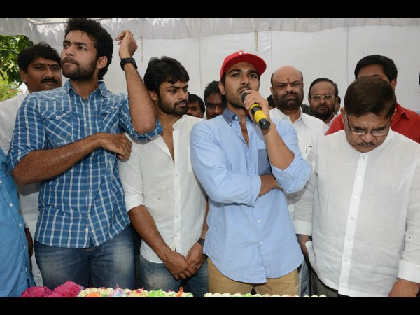 మాట్లాడుతున్న రామ్ చరణ్