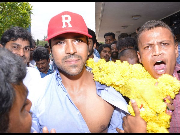 చొక్కా లాగారు