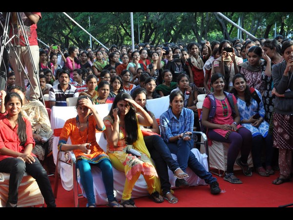 విద్యార్థులు..