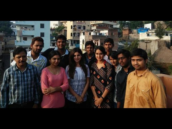 అభిమానులతో..