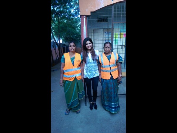 పారిశుధ్య కార్మికులతో..