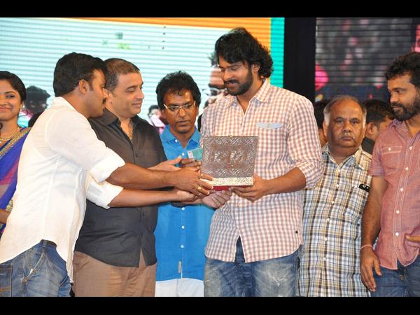 తొలి సీడి స్వీకరణ