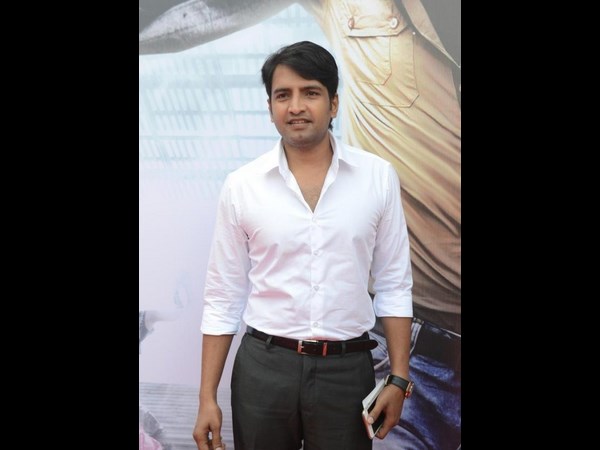 కన్నీళ్లు పెట్టుకుని...