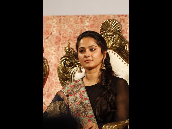 మొదట వేరే టైటిల్...