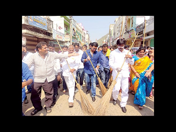 Nara Rohit participates in 'Swach Bharat' campaign