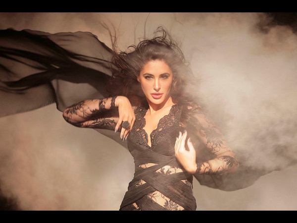 లవర్ బోయ్ తో రాస లీలలు