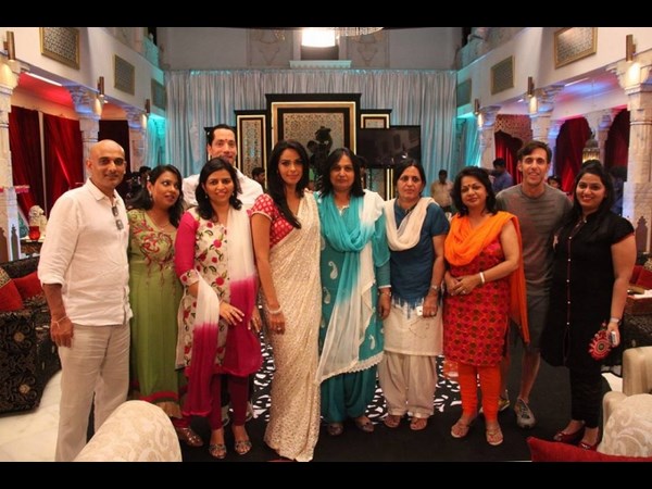 కుటుంబ సభ్యులతో