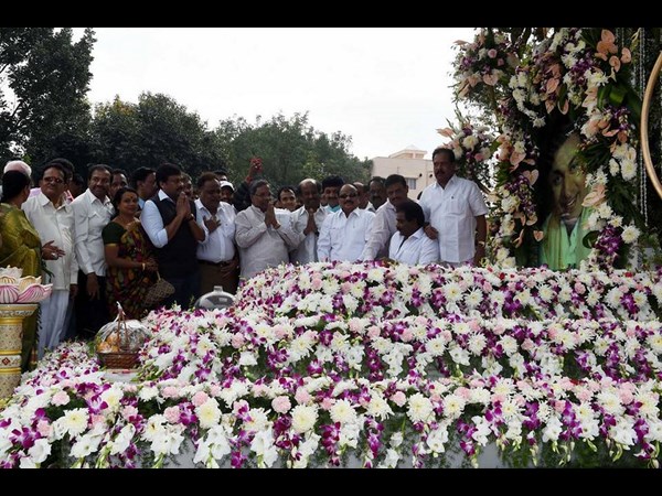 ఎనలేని సేవ