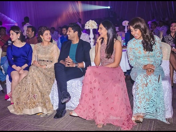 హీరోయిన్లతో బన్నీ