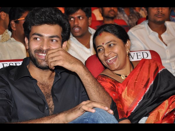 అమ్మ కళ్లలో ఆనందం