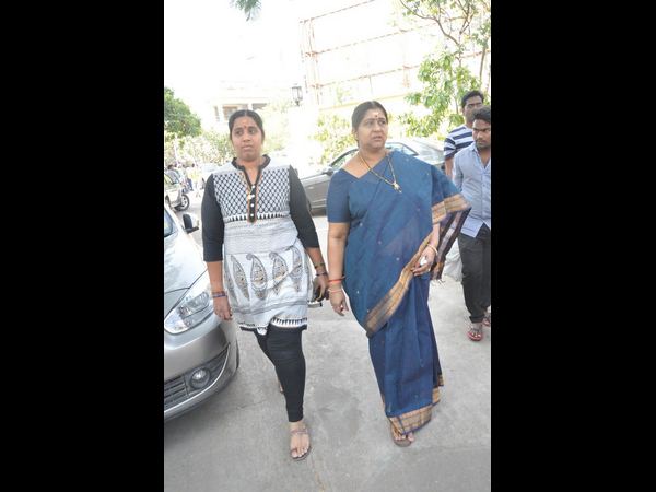 నటి కవిత