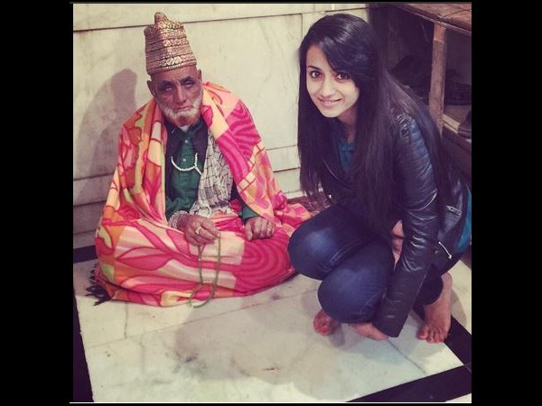 దర్గా వద్ద...