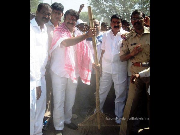 చీపురు పట్టిన బాలయ్య