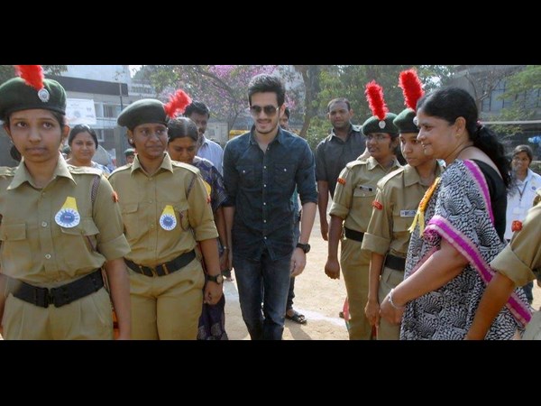 సాదరంగా ఆహ్వానం