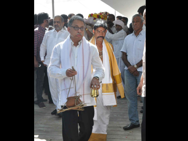 కన్నీటి పర్యంతం