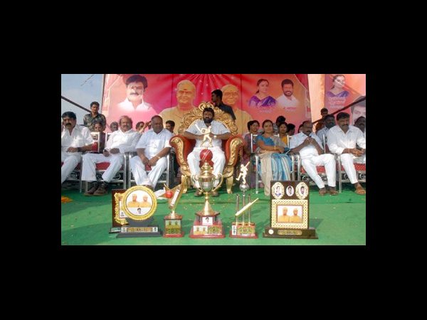 టాస్ వేసి..