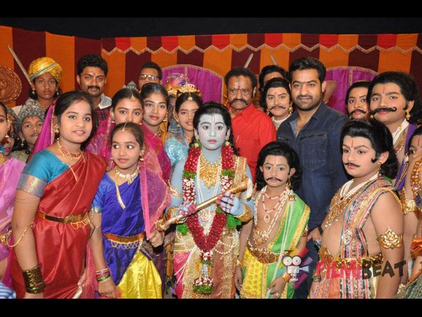 తెర వెనక