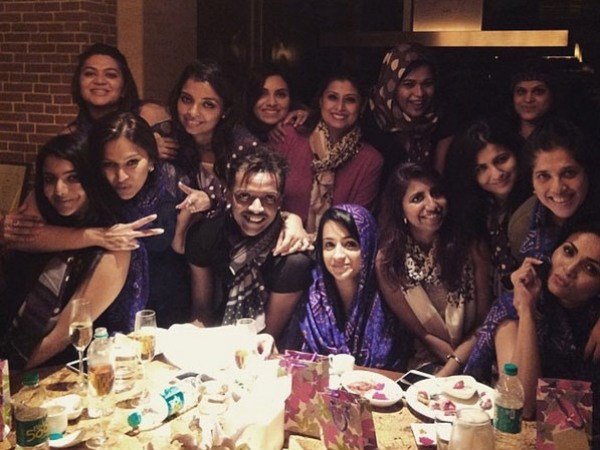 ఫ్రెండ్స్ తో డిన్నర్