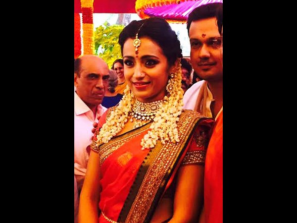 అదరకొట్టింది