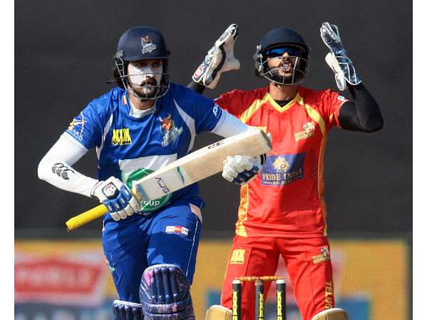 సుదీప్ బ్యాటింగ్