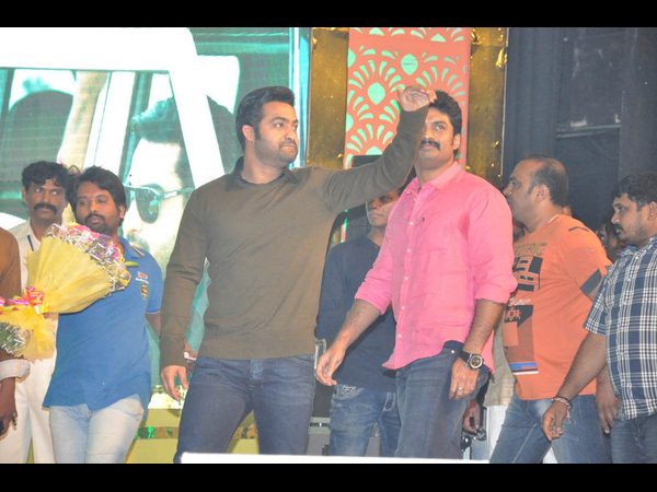 కాలరెత్తుకు తిరగాలనేదే