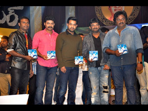 తెర వెనుక