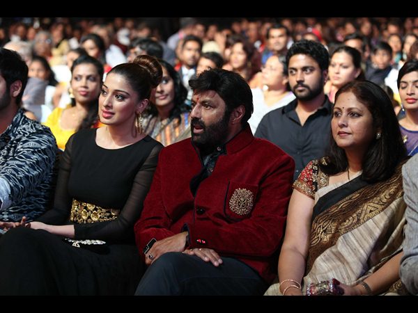 జయసుధ ప్రక్కన