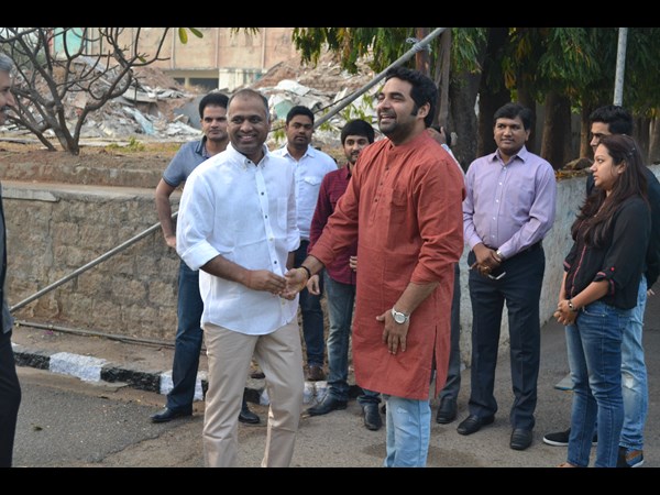 తొలిషాట్ కు...