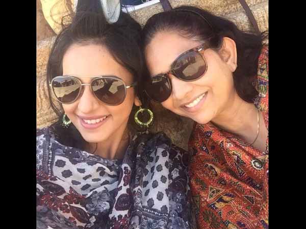 Rakul Preet Singh with her Mom!