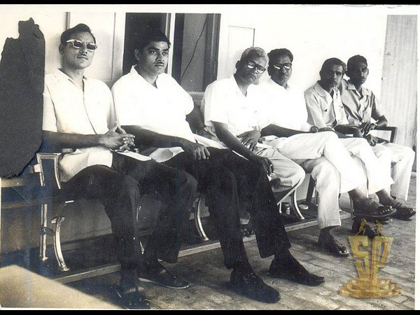 తన టీమ్ తో