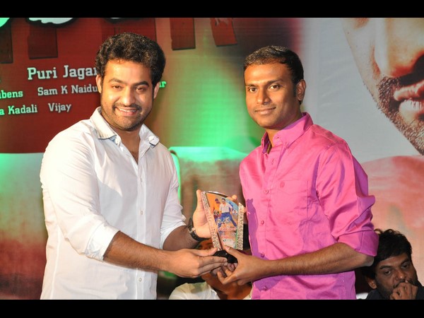 తెర ముందు...