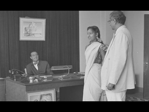 వారి ఆటిట్యూడ్, కెమెరా ముందు వారి ప్రవర్తన