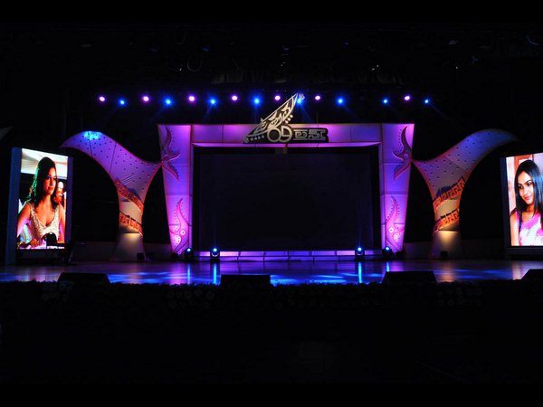 కుర్రాళ్లోయ్‌ కుర్రాళ్లు