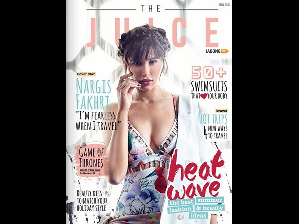 వక్షోజ సంపదను హైలెట్ చేస్తూ...(ఫొటో షూట్ ఫొటోలు)