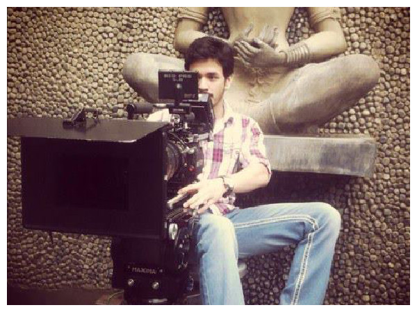 కెమెరా వెనుక