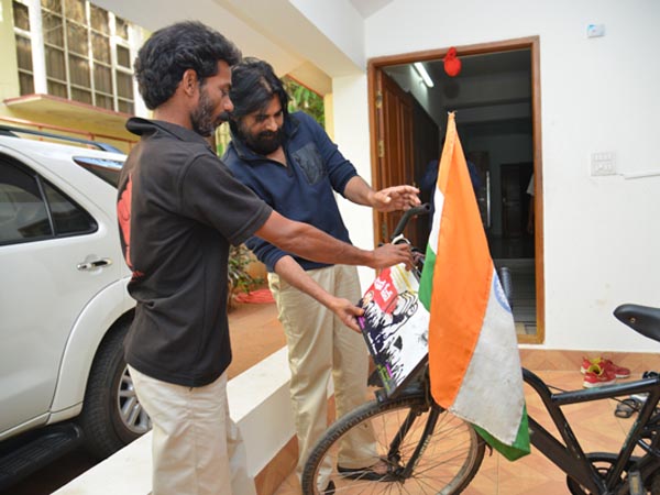 కూల్ టీ షర్ట్ తో 