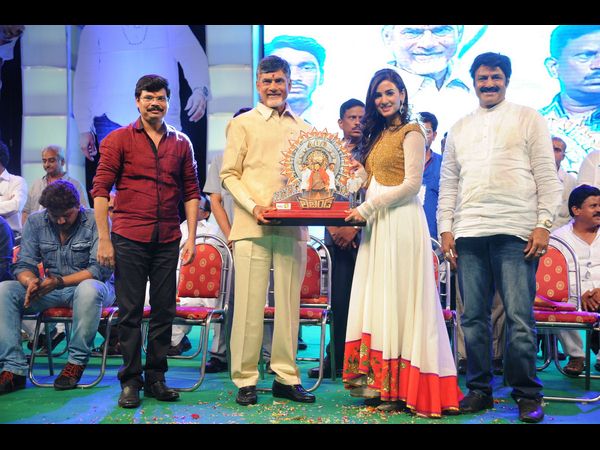 వణుకుద్దీ...