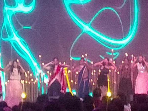 సెలబ్రిటీల సందడి