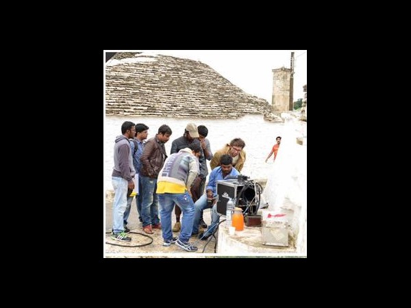 బ్యానర్ పై...